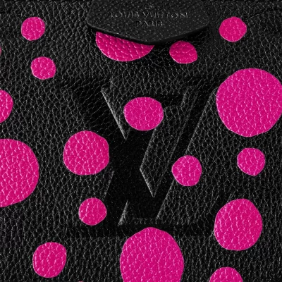 LV x YK Multi Pochette Accessoires Monogram Empreinte Leder in Damenhandtaschen Kettentaschen und Clutches